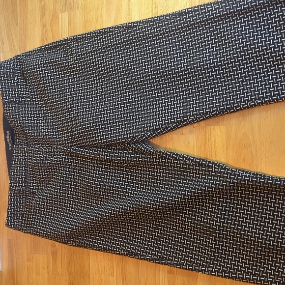 Express Columnist Pants Black/White Patterned 4R - Picture 2 of 9